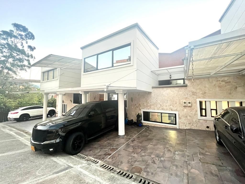 Casa en venta Antioquia Medellín La Florida 350 m2 Habitaciones 5 Baños 6 Garajes 2 Precio $3000000000
