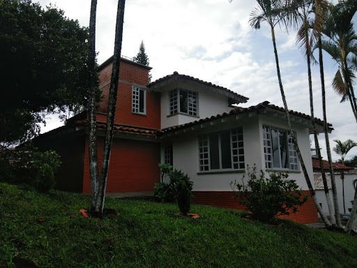 Casa en arriendo Risaralda Dosquebradas Br La Pradera 280 m2 Habitaciones 4 Baños 3 Garajes 3 Precio $4200000