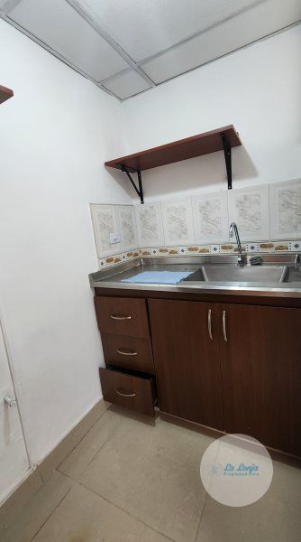 Oficina en arriendo o venta Antioquia Medellín Villanueva 80 m2 Habitaciones 0 Baños 2 Garajes 0 Precio venta $220000000 Precio arriendo $2500000