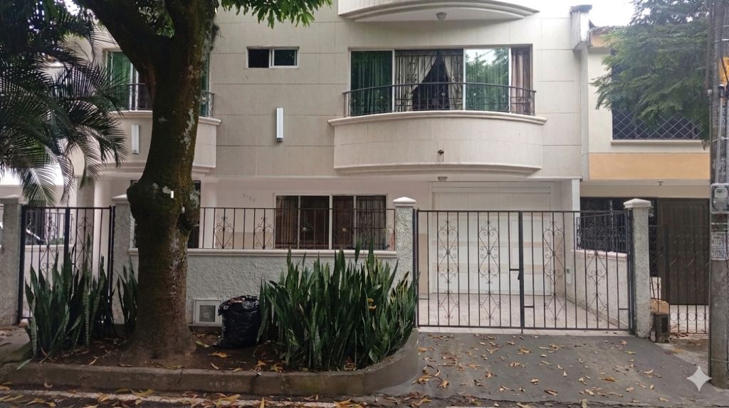 Casa en arriendo Valle Del Cauca Cali Ciudad Capri 250 m2 Habitaciones 5 Baños 3 Garajes 2 Precio $6500000