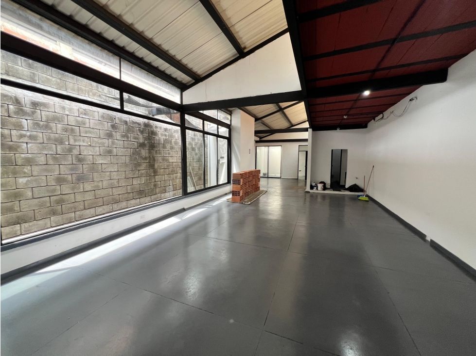 Oficina en arriendo Valle Del Cauca Cali El Guabal 180 m2 Habitaciones 0 Baños 1 Garajes 0 Precio $3000000
