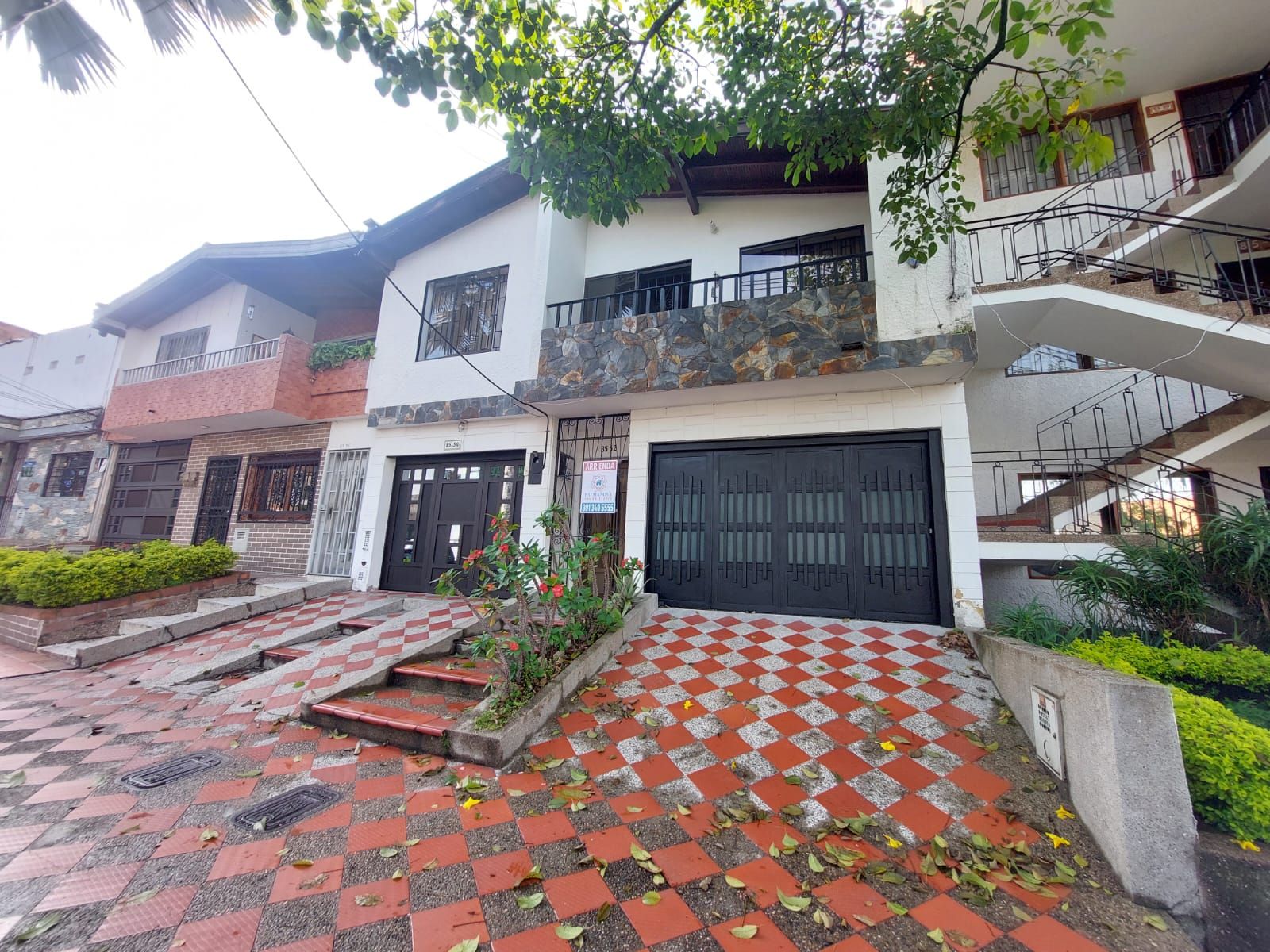 Casa en arriendo Antioquia Medellín Santa Teresita 220 m2 Habitaciones 4 Baños 3 Garajes 1 Precio $5700000