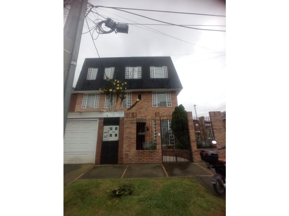 Casa en venta Cundinamarca Bogotá La Esmeralda 133 m2 Habitaciones 6 Baños 6 Garajes 1 Precio $1600000000