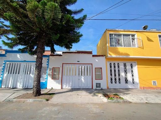 Casa en arriendo Cundinamarca Bogotá Torremolinos 122 m2 Habitaciones 4 Baños 2 Garajes 2 Precio $2700000