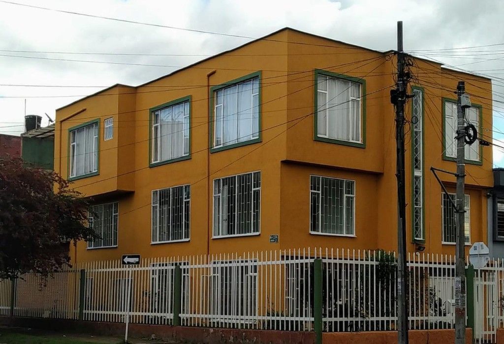 Casa en venta Cundinamarca Bogotá Alcázares Norte 320 m2 Habitaciones 11 Baños 6 Garajes 1 Precio $1200000000