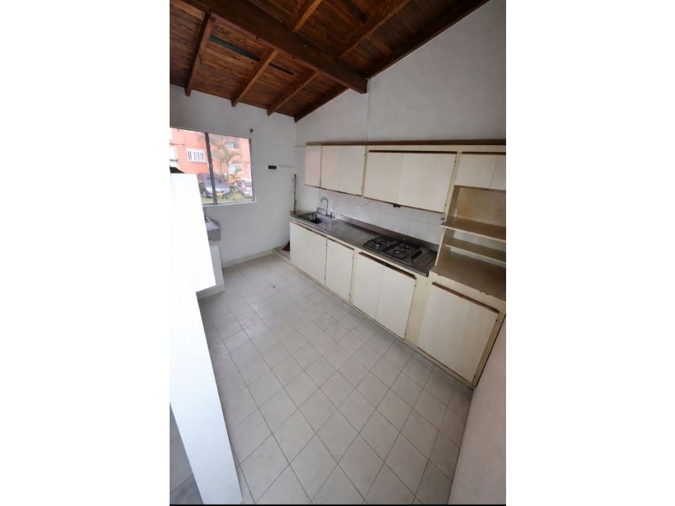 Casa en arriendo Antioquia Medellín Betania 80 m2 Habitaciones 3 Baños 2 Garajes 1 Precio $2300000