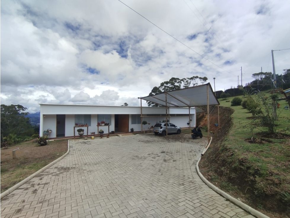 Casa Campestre en arriendo o venta Antioquia La Ceja La Ceja 200 m2 Habitaciones 3 Baños 2 Garajes 3 Precio venta $1550000000 Precio arriendo $6500000