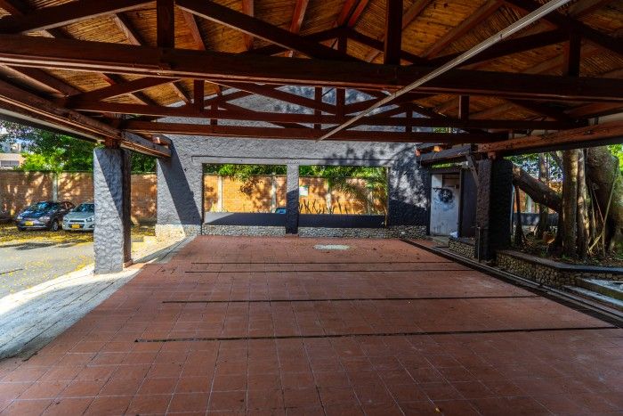 Local en arriendo Valle Del Cauca Cali Parcelaciones Pance 260 m2 Habitaciones 0 Baños 1 Garajes 0 Precio $12000000