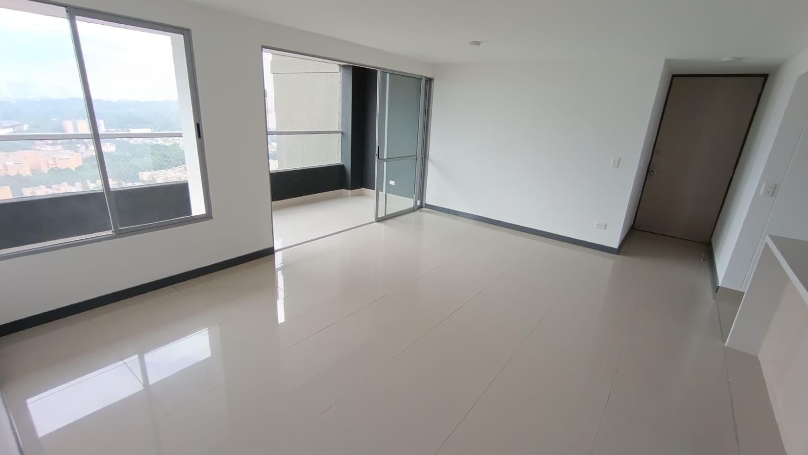 Apartamento en arriendo Antioquia Medellín Loma De Los Bernal 110 m2 Habitaciones 3 Baños 2 Garajes 1 Precio $5700000