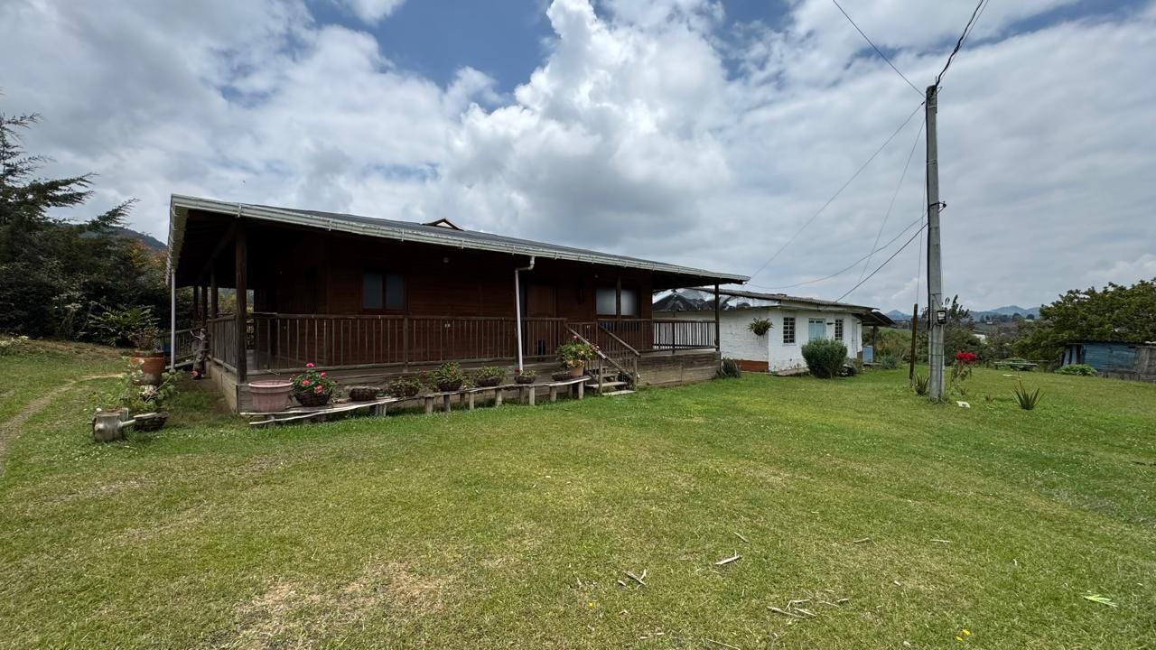 Casa Campestre en arriendo Antioquia Marinilla Belén 140 m2 Habitaciones 4 Baños 2 Garajes 4 Precio $2500000