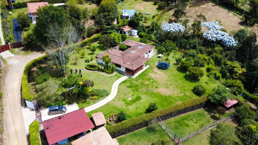 Finca en arriendo Antioquia Guarne Guarne 200 m2 Habitaciones 3 Baños 3 Garajes 4 Precio $5900000