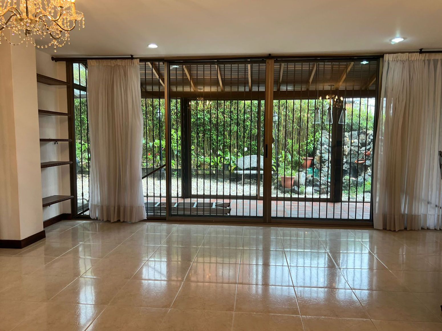 Casa en arriendo Antioquia Medellín San Lucas 220 m2 Habitaciones 4 Baños 4 Garajes 2 Precio $9800000