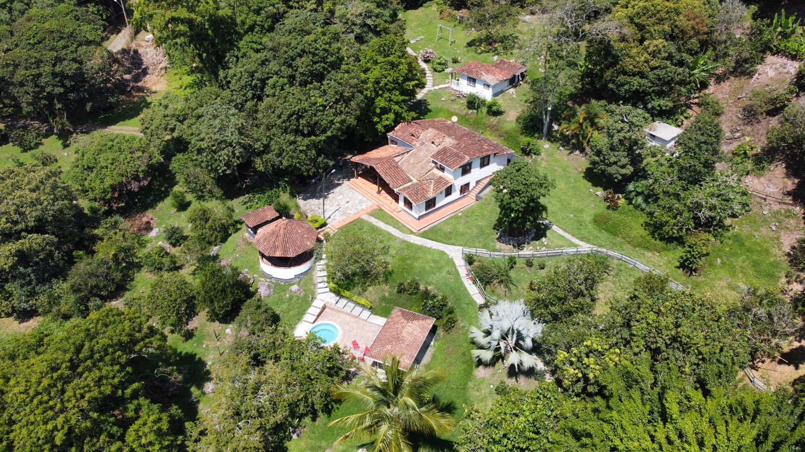 Finca en venta Antioquia Barbosa Urbanal 194 m2 Habitaciones 5 Baños 3 Garajes 1 Precio $1390000000