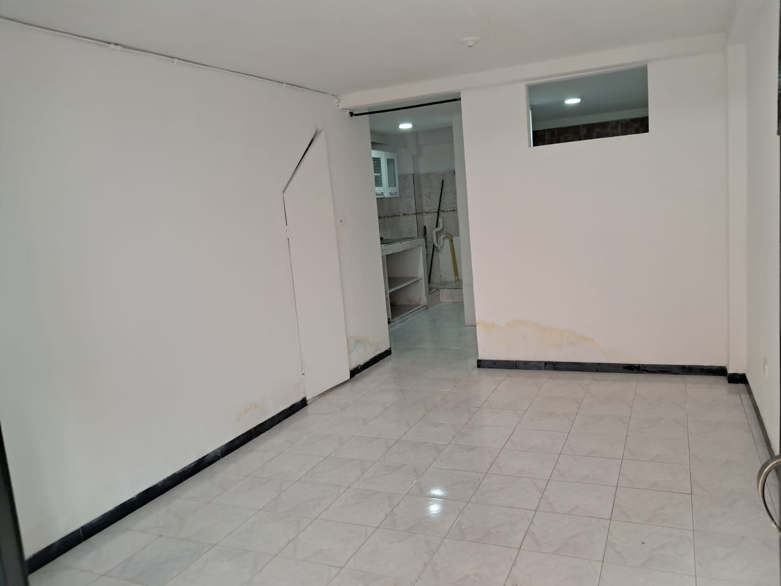 Apartaestudio en arriendo Valle Del Cauca Cali Paseo De Los Almendros 50 m2 Habitaciones 1 Baños 1 Garajes 0 Precio $900000