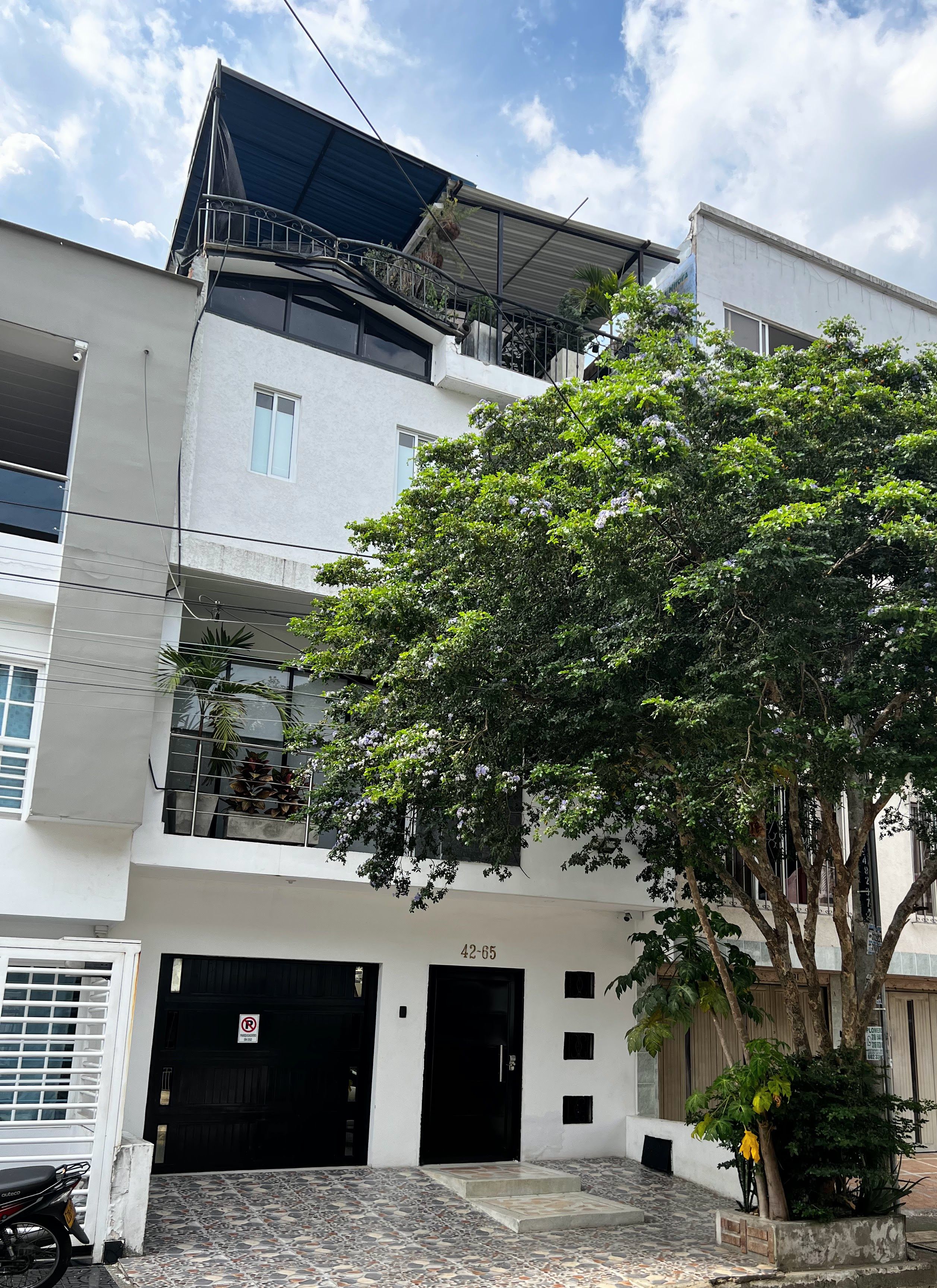 Edificio en venta Valle Del Cauca Cali Caney 270 m2 Habitaciones 6 Baños 5 Garajes 2 Precio $680000000