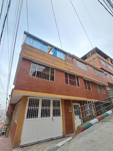 Casa en venta Cundinamarca Bogotá Las Huertas 66 m2 Habitaciones 8 Baños 4 Garajes 1 Precio $384000000