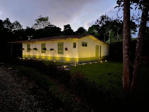 Casa en arriendo Antioquia Medellín Medellín 100 m2 Habitaciones 2 Baños 2 Garajes 2 Precio $4500000