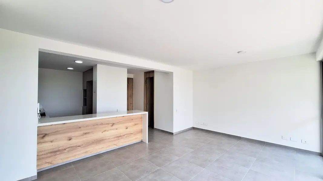 Apartamento en arriendo Valle Del Cauca Cali San Pedro 93 m2 Habitaciones 2 Baños 3 Garajes 2 Precio $2100000