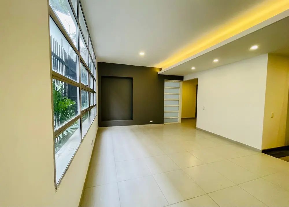 Apartamento en arriendo Valle Del Cauca Cali Santa Rosa 215 m2 Habitaciones 2 Baños 3 Garajes 2 Precio $2000000