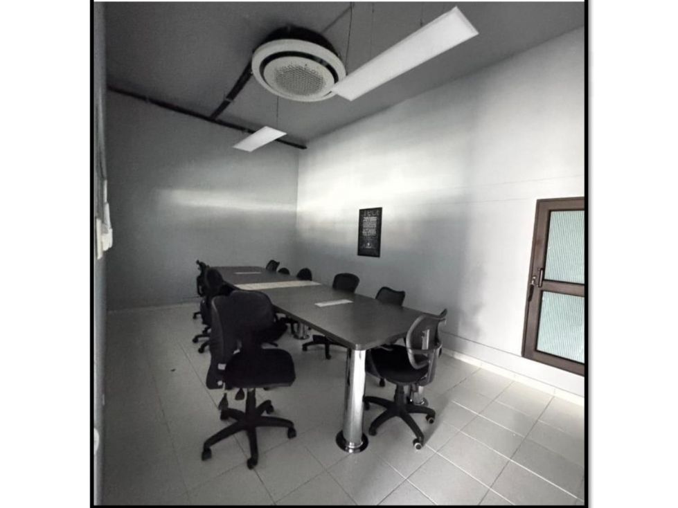 Oficina en arriendo Antioquia Medellín Patio Bonito 208 m2 Habitaciones 0 Baños 2 Garajes 0 Precio $20700000
