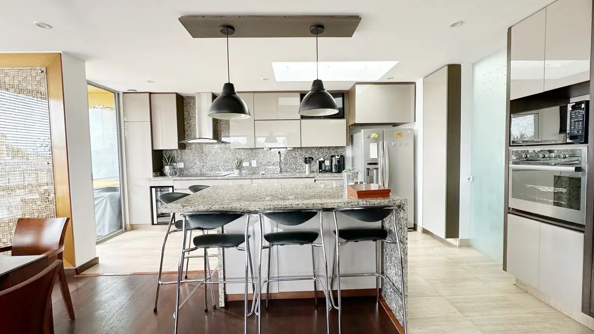 Apartamento en venta Cundinamarca Bogotá Santa Barbara Occidental 164 m2 Habitaciones 4 Baños 4 Garajes 2 Precio $945000000