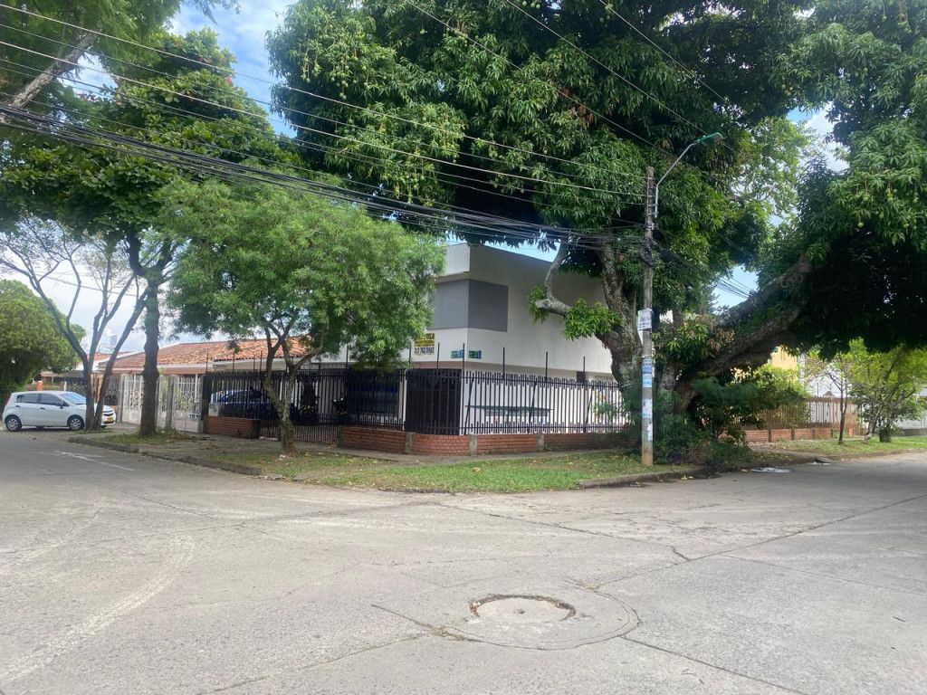 Casa en arriendo Valle Del Cauca Cali Las Delicias 432 m2 Habitaciones 4 Baños 3 Garajes 5 Precio $7000000