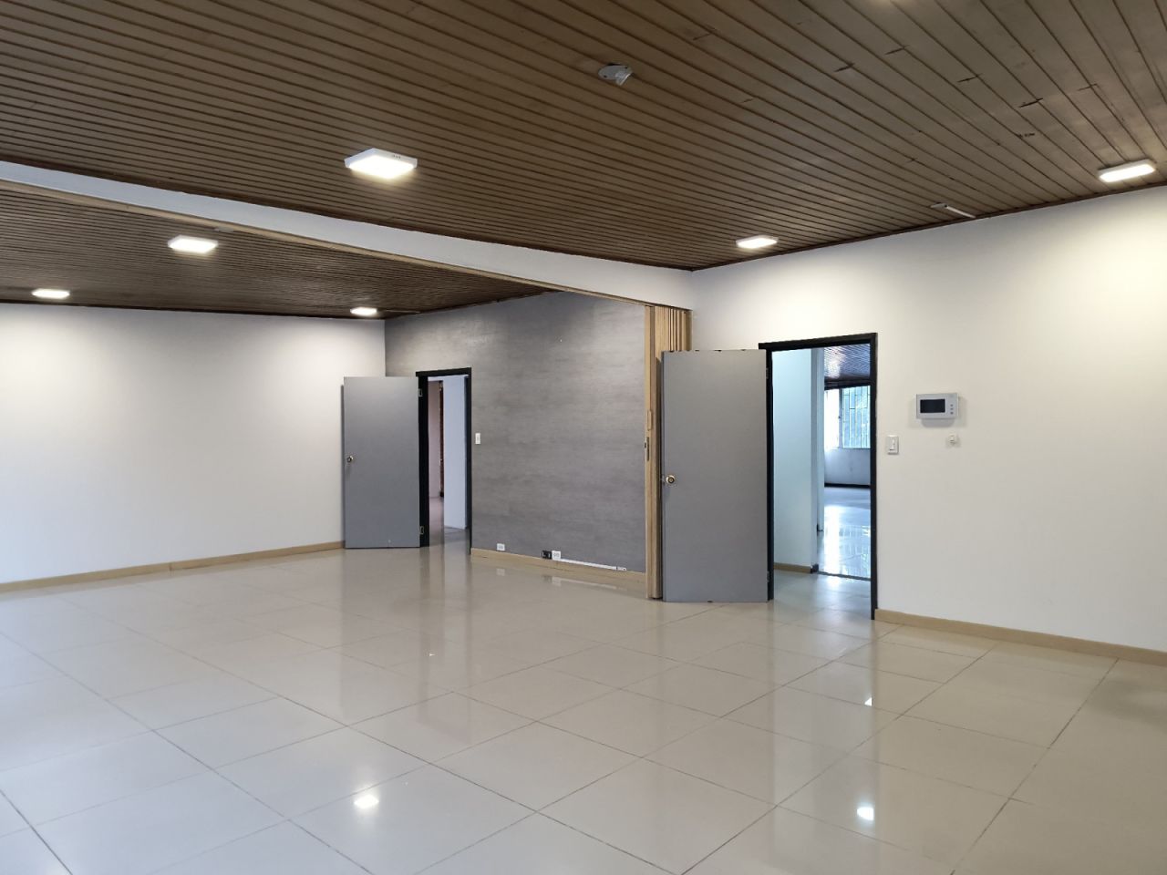Oficina en arriendo Cundinamarca Bogotá Santa Barbara Occidental 227 m2 Habitaciones 0 Baños 2 Garajes 0 Precio $5900000