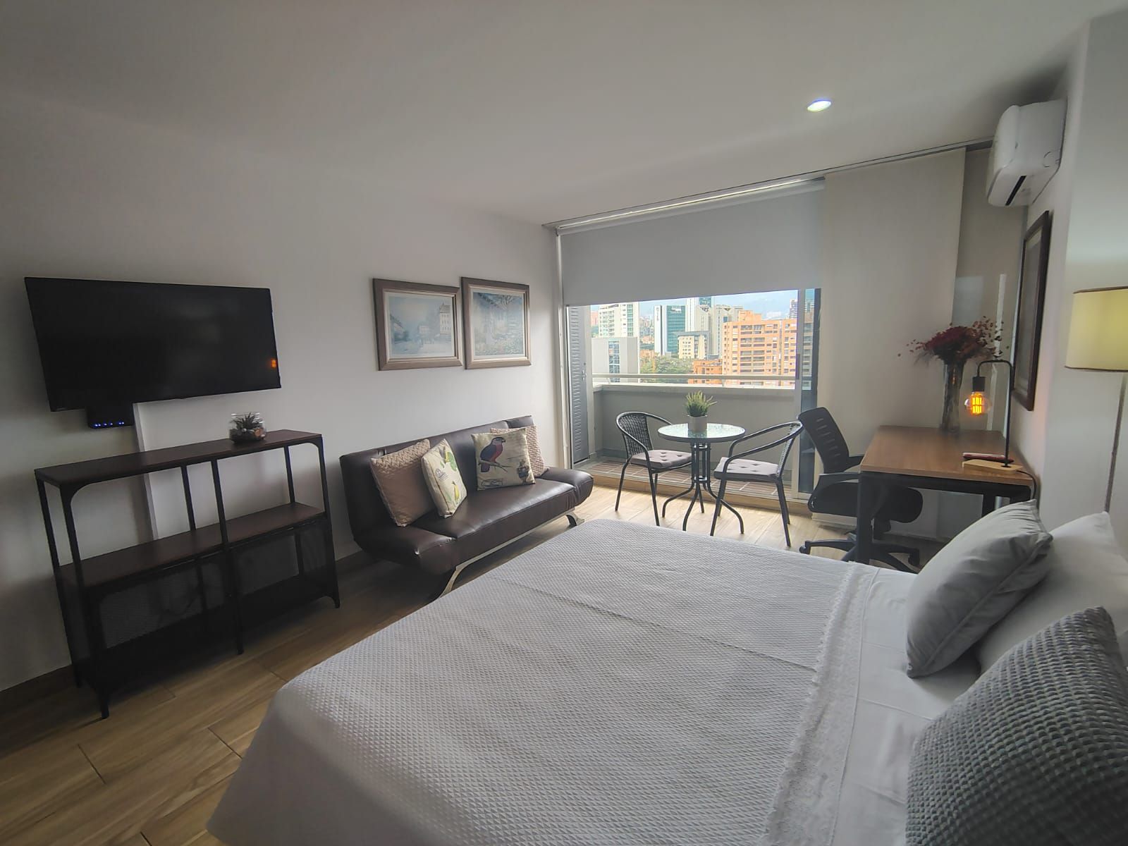 Apartamento en arriendo Antioquia Medellín La Aguacatala 38 m2 Habitaciones 1 Baños 1 Garajes 1 Precio $3900000