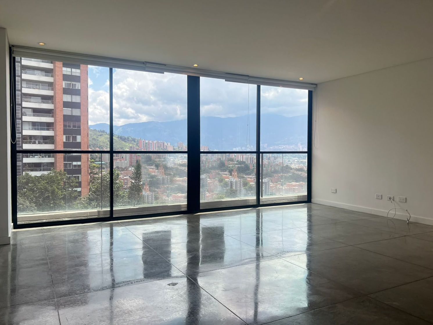 Apartamento en arriendo Antioquia Envigado Loma De Las Brujas 74 m2 Habitaciones 1 Baños 2 Garajes 1 Precio $3650000