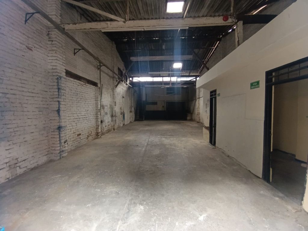 Bodega en arriendo Valle Del Cauca Cali Las Acacias 220 m2 Habitaciones 0 Baños 2 Garajes 0 Precio $3000000