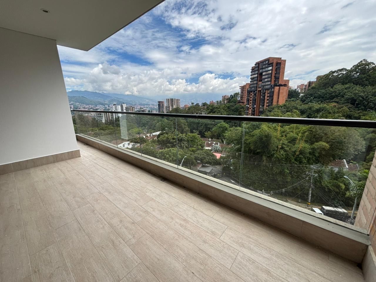 Apartamento en venta Antioquia Medellín San Lucas 275 m2 Habitaciones 3 Baños 4 Garajes 3 Precio $2830000000