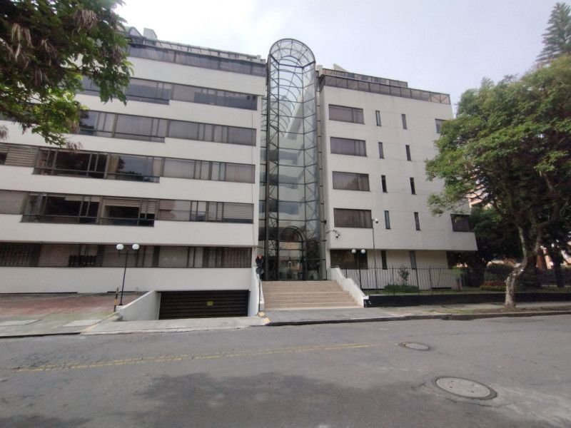 Apartamento en arriendo Cundinamarca Bogotá Ub Santa Coloma 162 m2 Habitaciones 3 Baños 3 Garajes 2 Precio $5672000