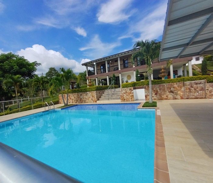 Finca en venta Valle Del Cauca Cali Cali 800 m2 Habitaciones 11 Baños 11 Garajes 8 Precio $1900000000
