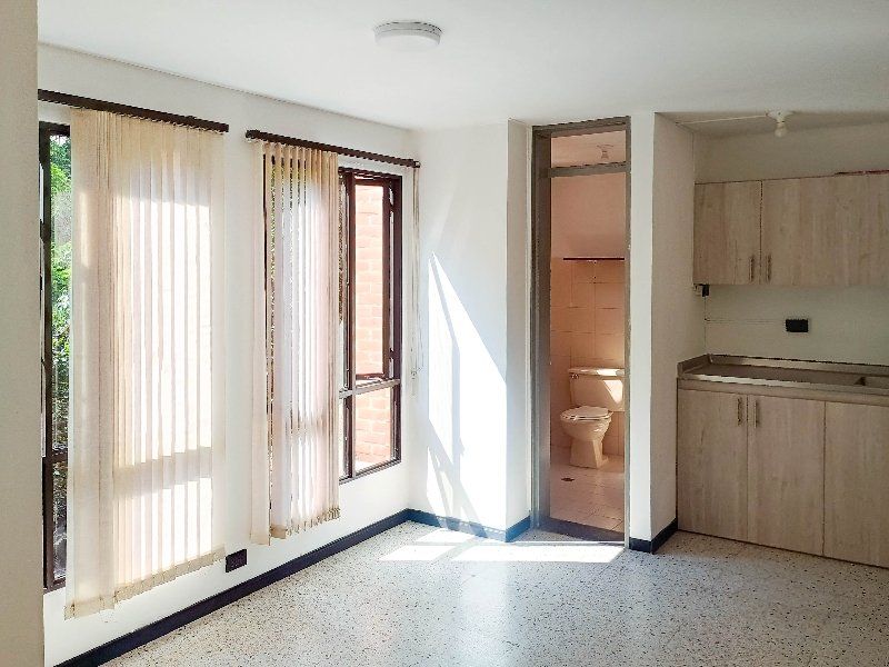 Oficina en arriendo Antioquia Medellín Suramericana 24 m2 Habitaciones 0 Baños 1 Garajes 0 Precio $2000000