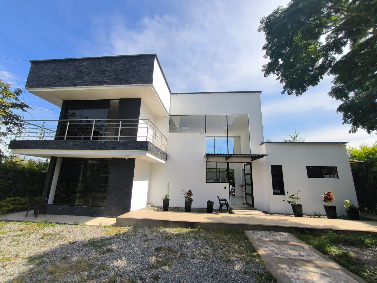 Casa Campestre en arriendo Tolima Ibagué Rovira 750 m2 Habitaciones 4 Baños 5 Garajes 3 Precio $4500000