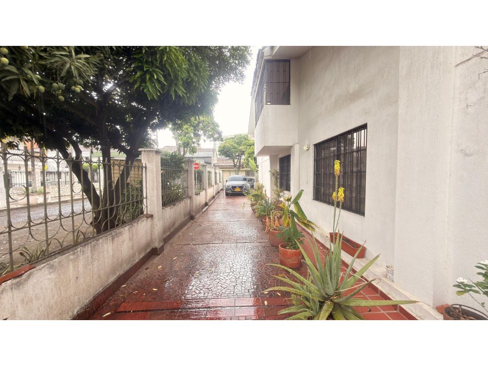 Casa en venta Valle Del Cauca Cali Urbanización La Flora 478 m2 Habitaciones 4 Baños 4 Garajes 5 Precio $719000000