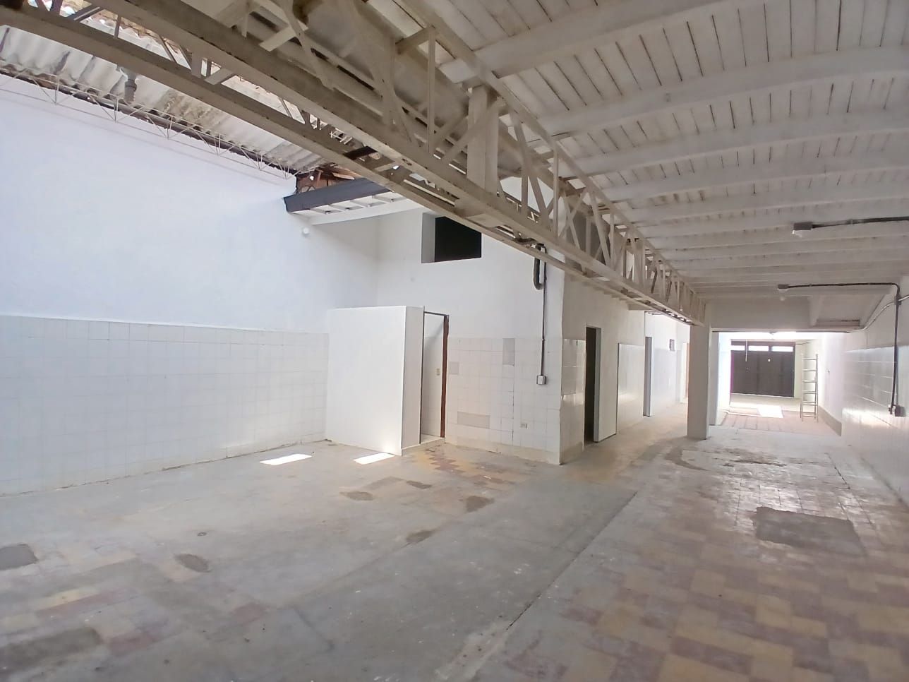 Local en arriendo Antioquia Medellín Granada 400 m2 Habitaciones 0 Baños 3 Garajes 0 Precio $9700000