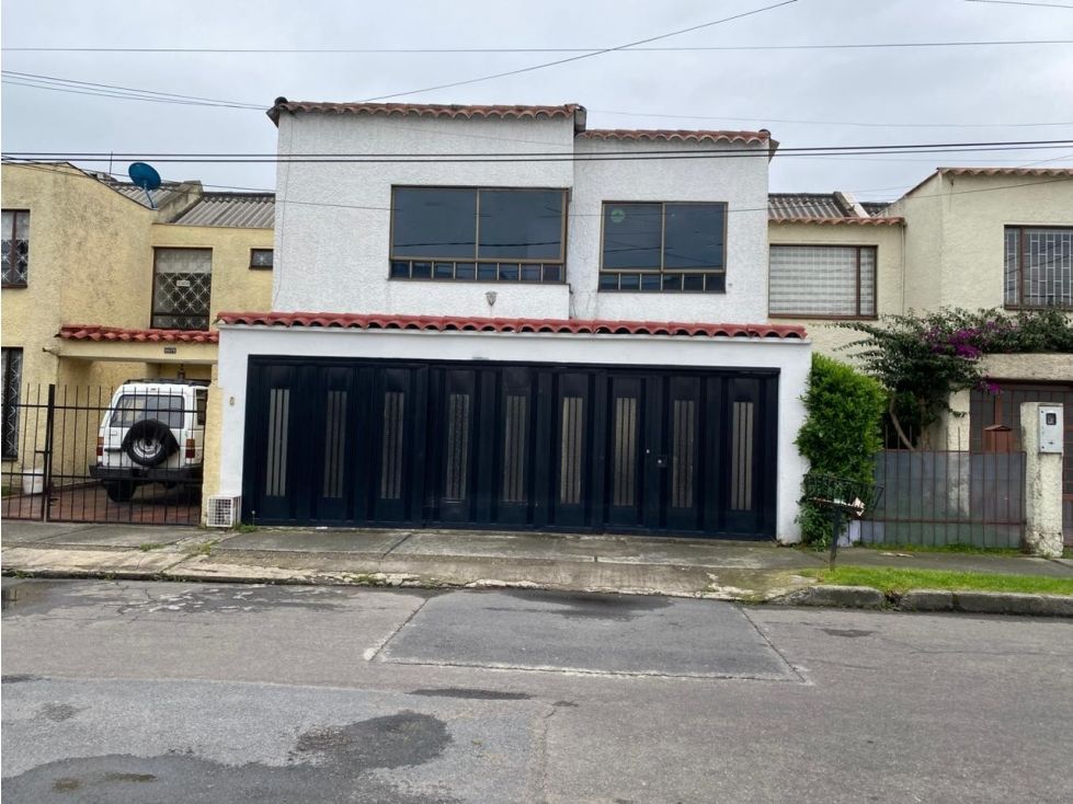 Casa en arriendo Cundinamarca Bogotá Santa Rosa 200 m2 Habitaciones 3 Baños 3 Garajes 2 Precio $4300000