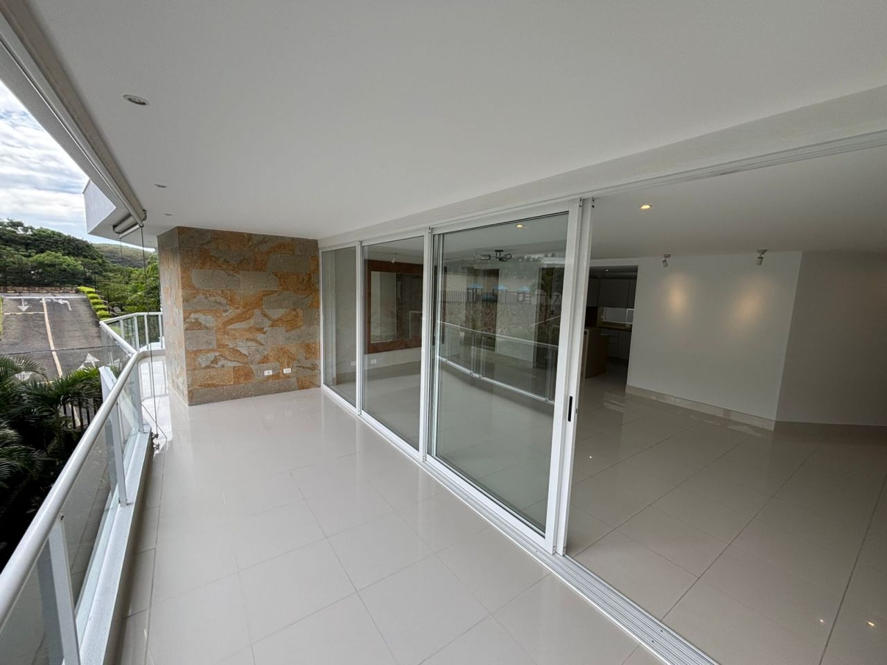 Apartamento en arriendo o venta Valle Del Cauca Cali Normandía 280 m2 Habitaciones 3 Baños 5 Garajes 2 Precio venta $1400000000 Precio arriendo $7500000