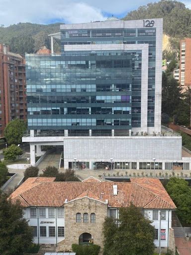 Oficina en arriendo Cundinamarca Bogotá Cerros De Los Alpes 164 m2 Habitaciones 0 Baños 2 Garajes 4 Precio $9600000