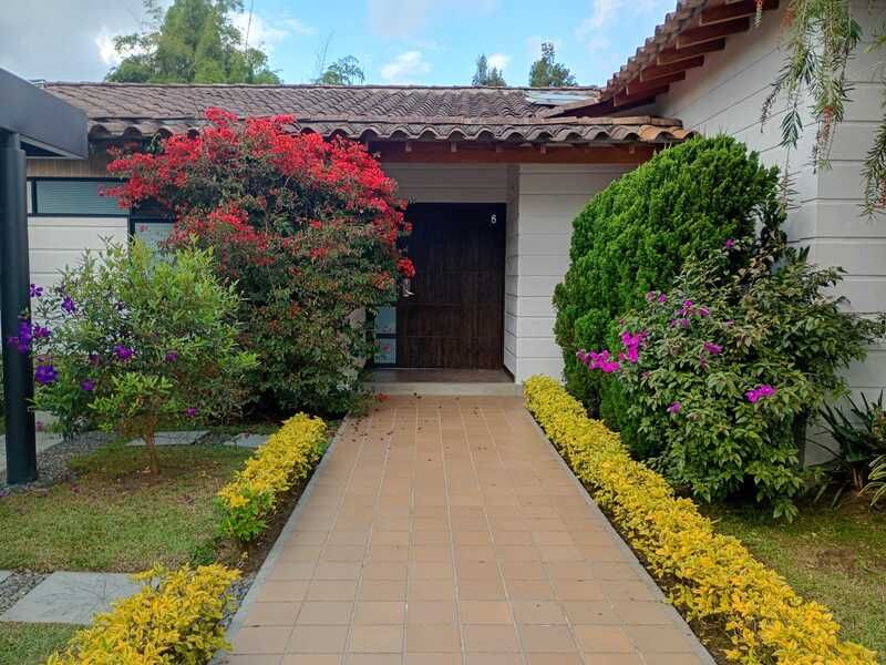 Casa en arriendo Antioquia El Retiro El Retiro 200 m2 Habitaciones 3 Baños 4 Garajes 2 Precio $10000000
