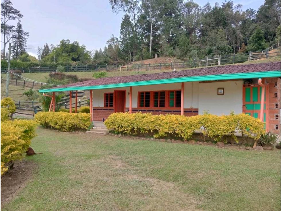 Finca en venta Antioquia Guarne Guarne 7076 m2 Habitaciones 4 Baños 1 Garajes 4 Precio $830000000