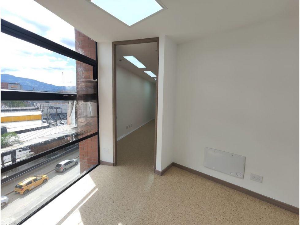 Oficina en arriendo Antioquia Medellín Tenche 32 m2 Habitaciones 0 Baños 0 Garajes 1 Precio $4000000