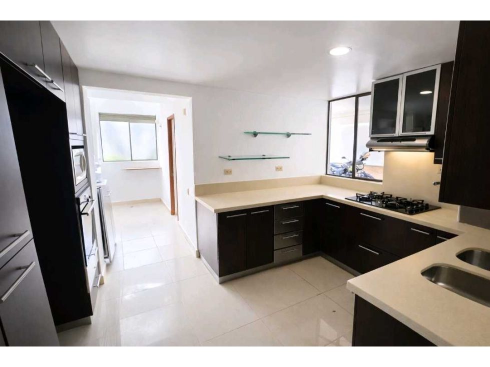 Casa en venta Antioquia Envigado La Mesa 240 m2 Habitaciones 3 Baños 4 Garajes 2 Precio $1600000000