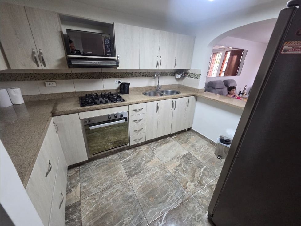 Casa en venta Antioquia Sabaneta San Joaquín 210 m2 Habitaciones 5 Baños 5 Garajes 2 Precio $860000000