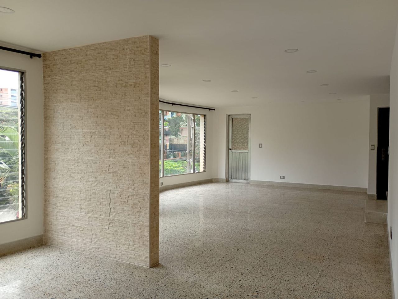Apartamento en arriendo Antioquia Medellín Laureles 148 m2 Habitaciones 3 Baños 2 Garajes 0 Precio $5600000