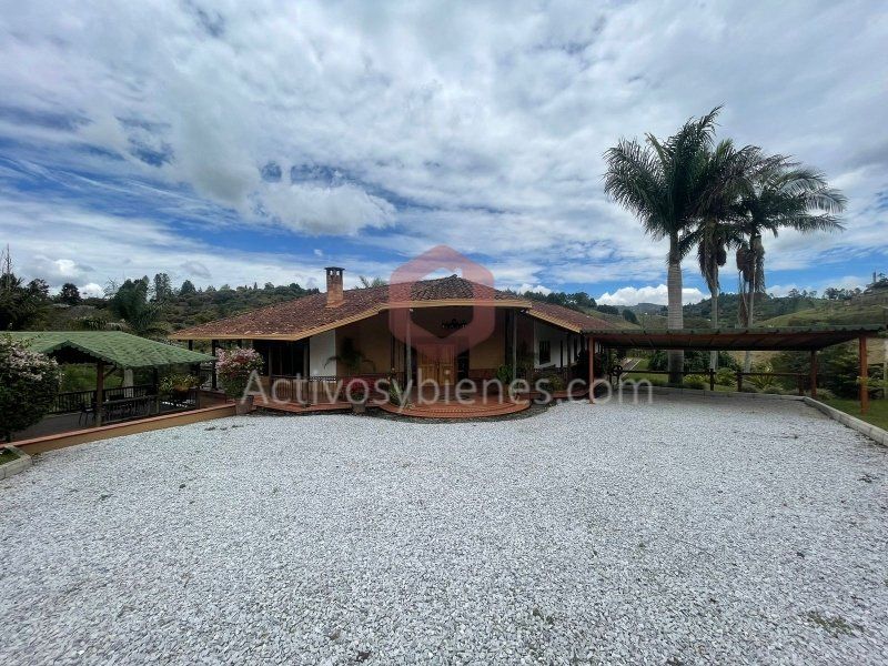 Casa en arriendo Antioquia Rionegro Centro 2500 m2 Habitaciones 5 Baños 6 Garajes 2 Precio $15000000