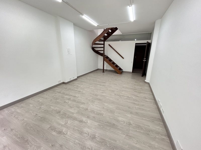 Oficina en arriendo Antioquia Medellín Urbanizacion Santa Maria De Oviedo 50 m2 Habitaciones 0 Baños 1 Garajes 0 Precio $4200000