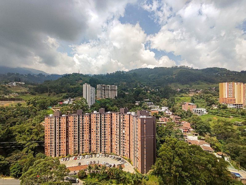 Apartamento en arriendo Antioquia Envigado La Mina 55 m2 Habitaciones 3 Baños 2 Garajes 0 Precio $1800000