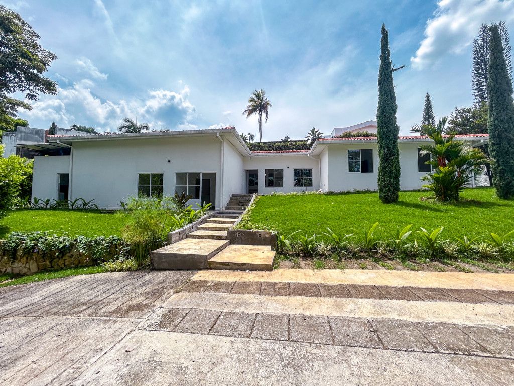 Casa en arriendo Valle Del Cauca Cali Urbanización Ciudad Jardín 410 m2 Habitaciones 4 Baños 5 Garajes 6 Precio $9500000